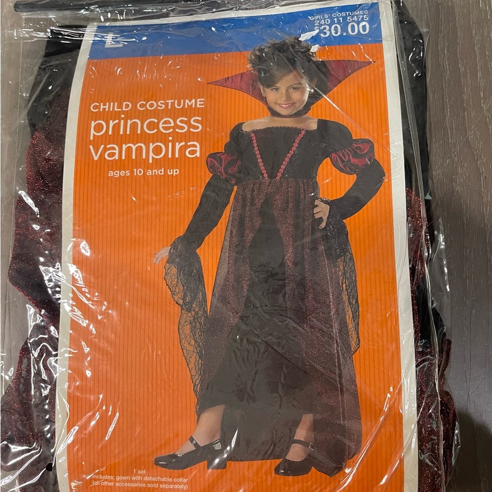Target princess vampira child costume. Large 10-12(37)
